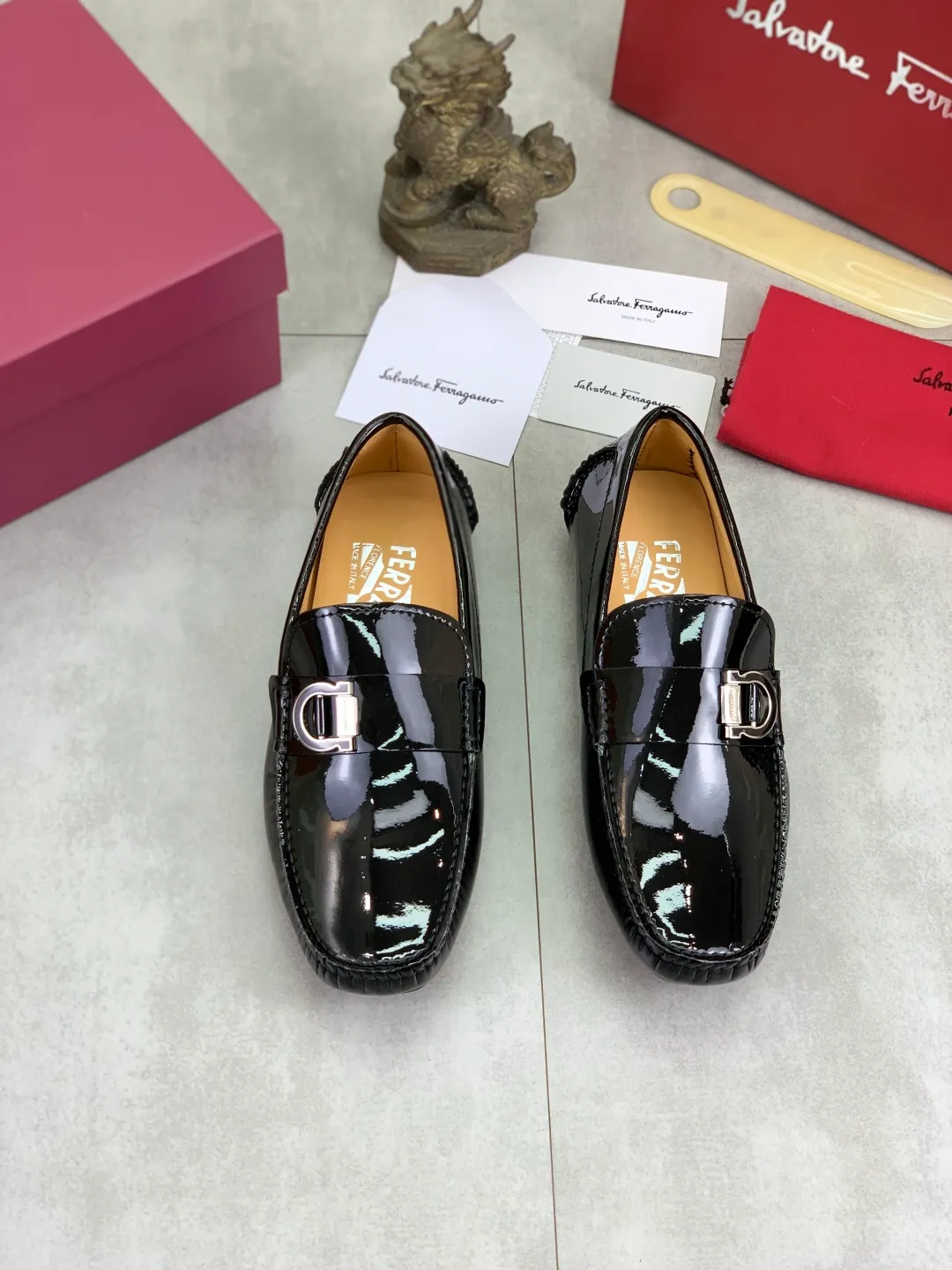 Men's shoes 💰P542 New model, high quality [Ferragamo/Ferragamo] Latest lazy slip-on shoes Original imported calfskin, imported cowhide lining + original luxury metal buckle + original combination outsole Comparison without pressure Code number: 38-45